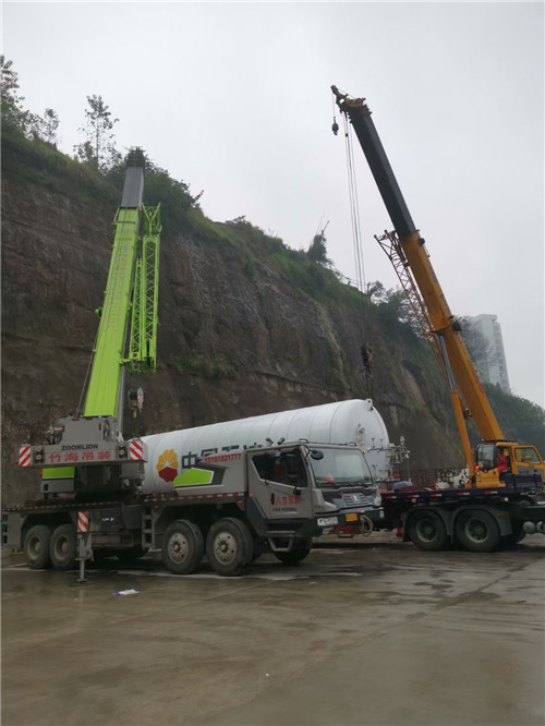 神木市“不怕风雨冻”—— 吊车的 “恶劣环境适应” 技术